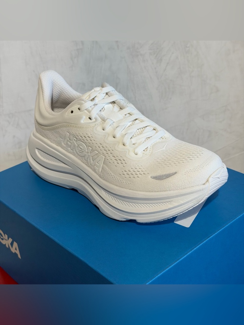 HOKA Women's Bondi 9 Wide Width White 1162014/ WWH, NEW WITH BOX,Sizes 6.5 & 8.5 - Picture 4 of 13